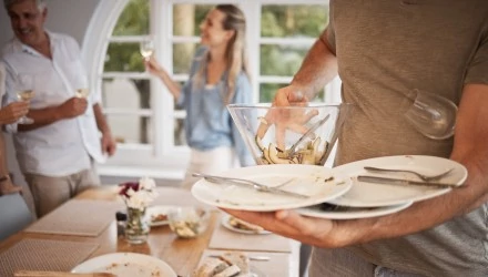 Tiszta tányérok, biztonságos ebéd: fertőtlenítő mosogatás a vasárnapi családi lakomákhoz