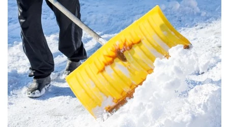 Téli higiénia kívül-belül – hólapát, útsó és a tisztaság kéz a kézben járnak