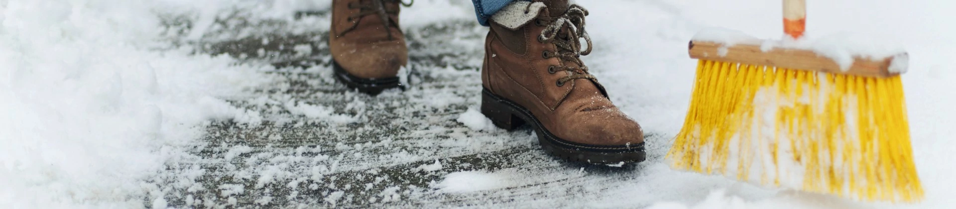 Seprűk, partvisok, lapátok